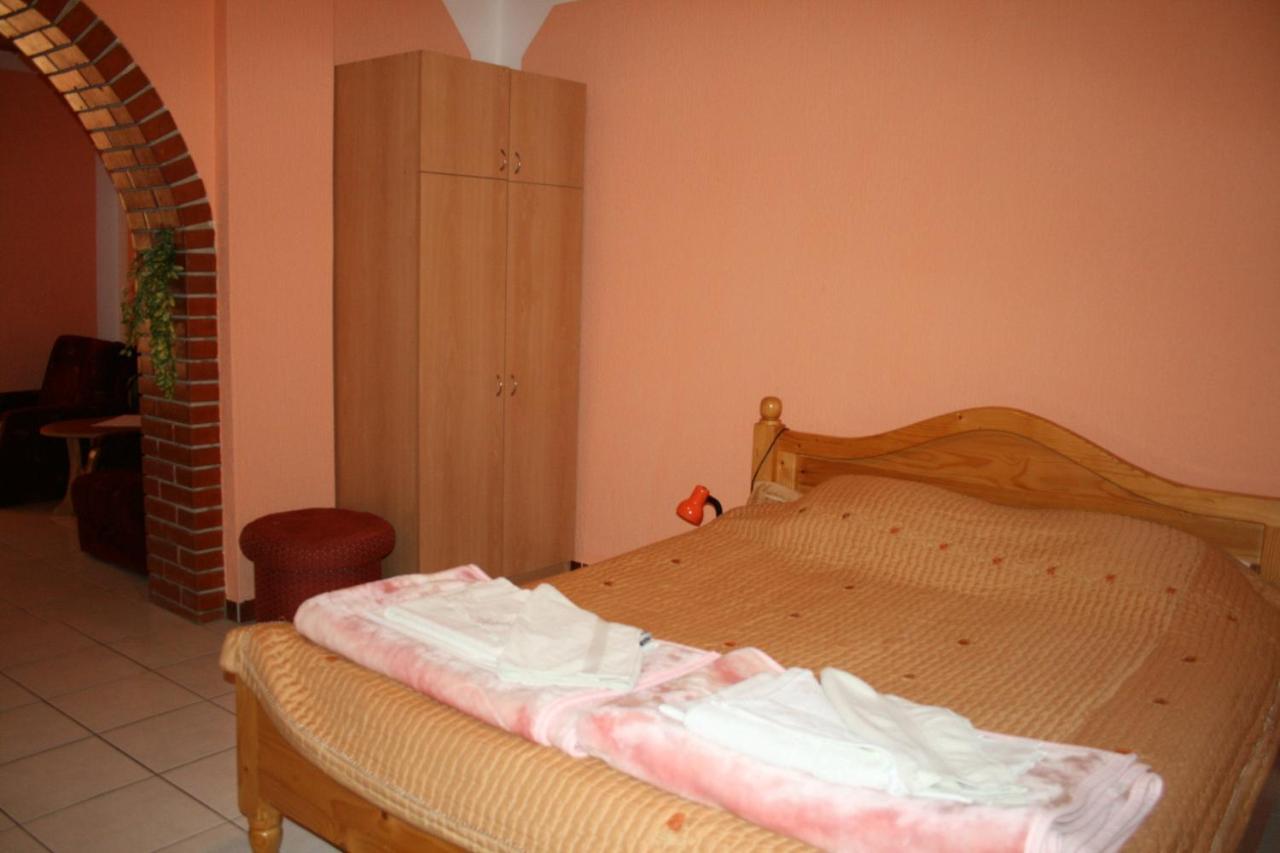 Sobe Rooms Szobak Zimmer Kis Palic Luaran gambar